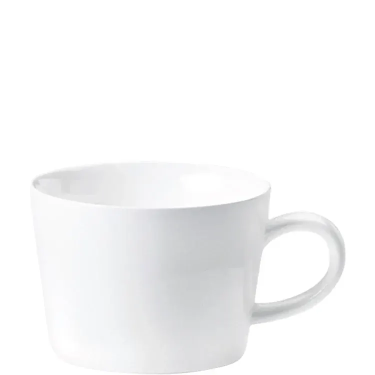 Eine schlichte, weiße Tasse ohne Muster oder Dekor, mit einem runden Körper und einem angenehmen, leicht geschwungenen Henkel. Die Tasse ist leer und steht auf einem neutralen Hintergrund. Sie eignet sich ideal für Kaffee, Tee oder andere Heißgetränke. Die Oberfläche hat einen glänzenden Glanz.