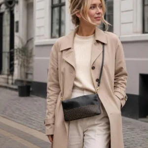 Clutch / Ledertasche mit goldenen Nieten