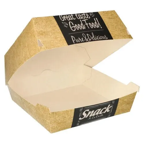 Eine braune, rechteckige PAPSTAR GmbH Burgerbox aus Pappe "pure" mit einem teilweise geöffneten Deckel. Auf den schwarz-weißen Etiketten steht "Great Taste Good Food", "Pure & Delicious" und "Snack A La Carte". Die Packung enthält 50 Boxen.