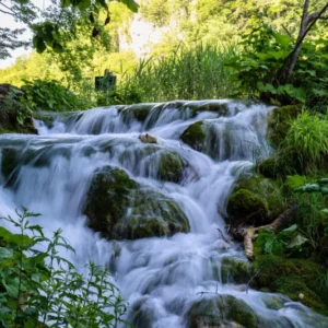 Duschrückwand-Wasserfall im Nationalpark Plitvicer Seen