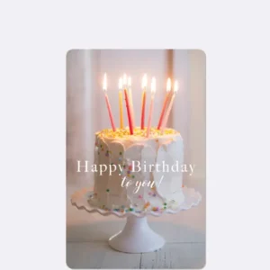 Mini Postkarte mit Geburtstagstorte und Kerzen mit Schriftzug "Happy Birthday to you"