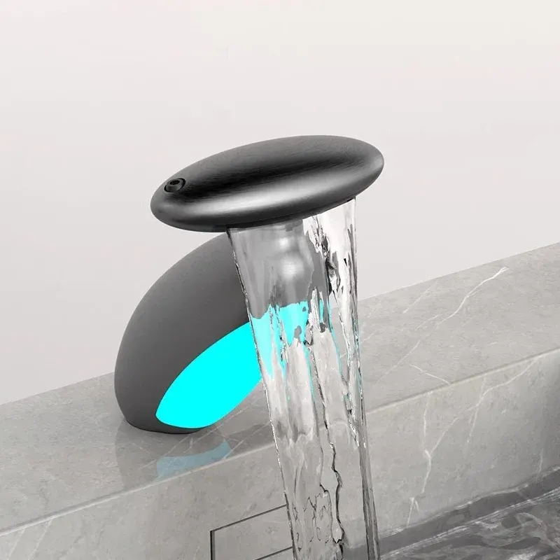 Luminous Pull Out Modern Faucet - Image 0